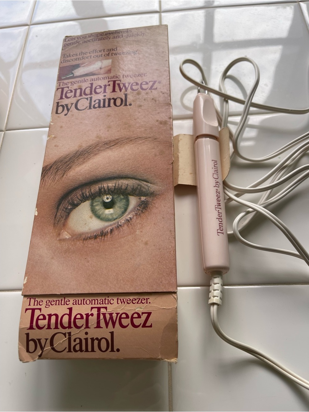 TenderTweezer by Clairol Electric Eyebrow Trimmer - Pale Pink